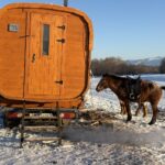 【冬の乗馬サウナ】馬で雪原のサウナへ！−20℃の外気浴で整うモンゴル乗馬サウナツアー＜日帰り〜＞の画像