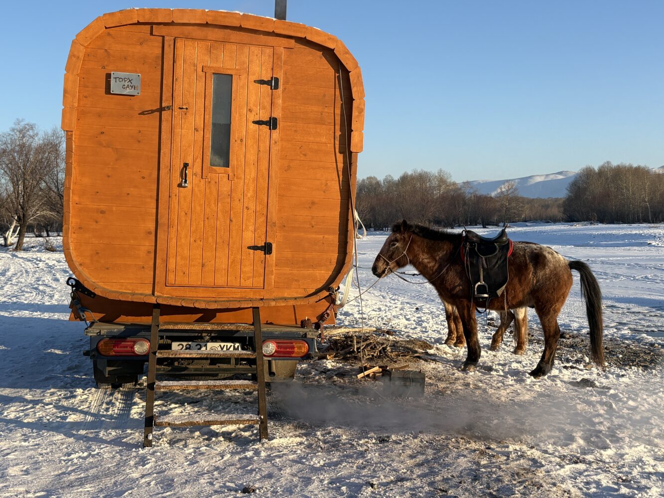 【冬の乗馬サウナ】馬で雪原のサウナへ！−20℃の外気浴で整うモンゴル乗馬サウナツアー＜日帰り〜＞
